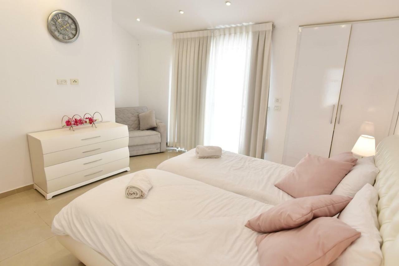 Saidoff, Amazing 4 Bedroom 3 Bath In City Center, Pool, Parking!!! エルサレム エクステリア 写真