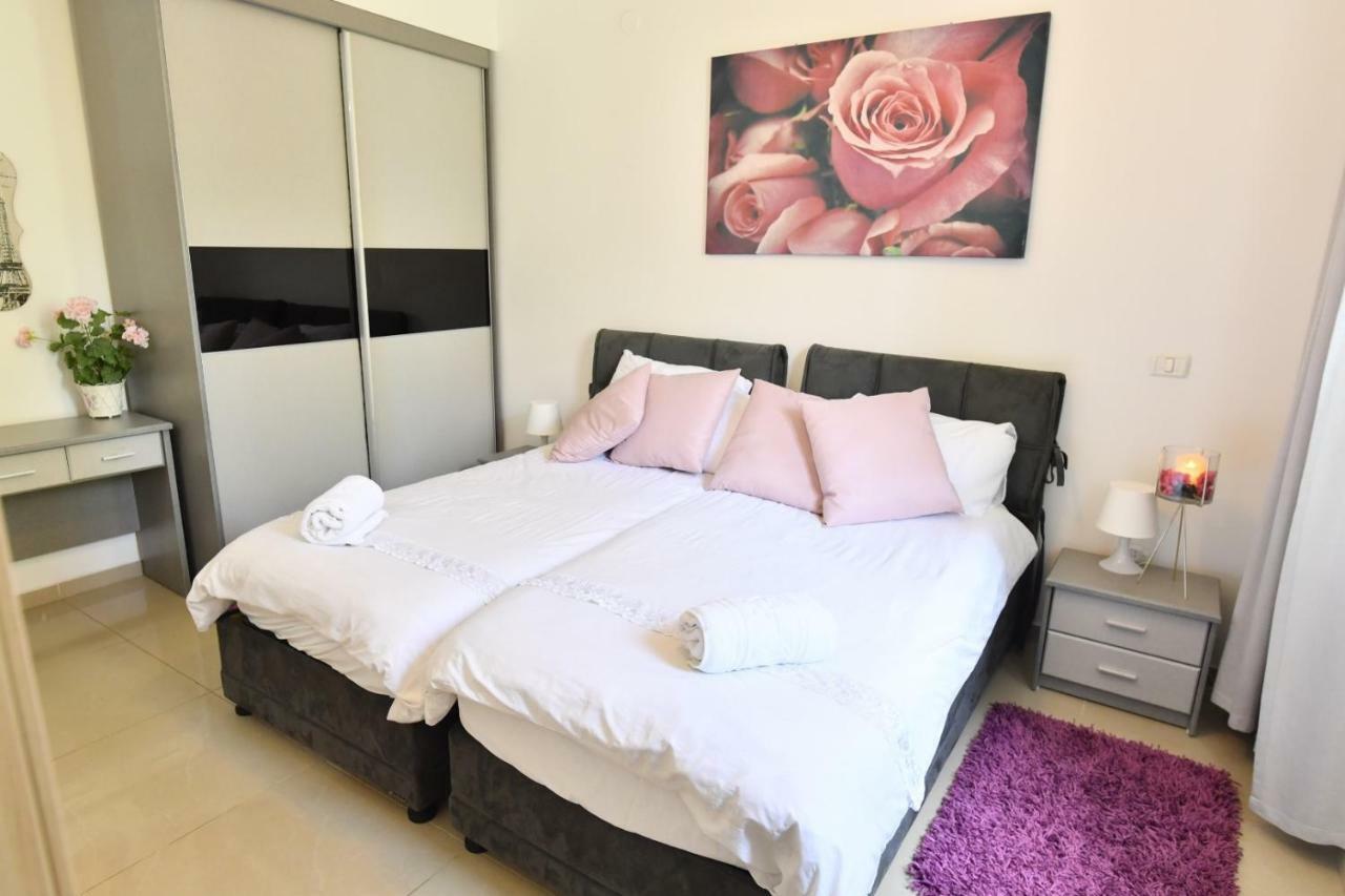 Saidoff, Amazing 4 Bedroom 3 Bath In City Center, Pool, Parking!!! エルサレム エクステリア 写真