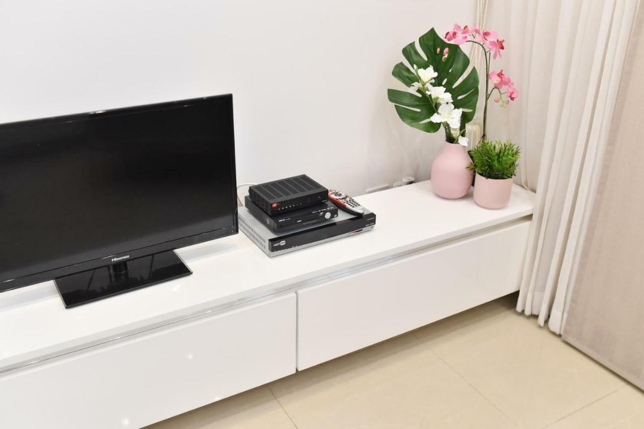 Saidoff, Amazing 4 Bedroom 3 Bath In City Center, Pool, Parking!!! エルサレム エクステリア 写真