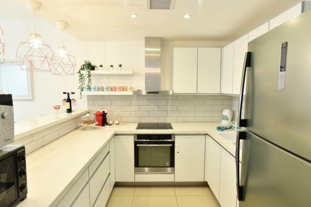 Saidoff, Amazing 4 Bedroom 3 Bath In City Center, Pool, Parking!!! エルサレム エクステリア 写真